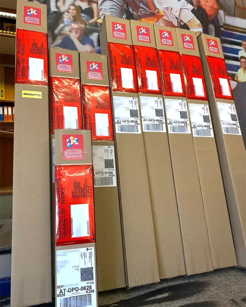 geburtstagsbanner-verpackung-rudersdorf Verpackte Geburtstagsbanner bereit für DPD-Versand